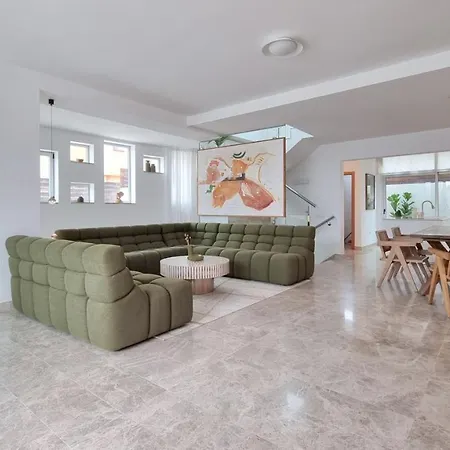 The Moss - Luxury In Near The