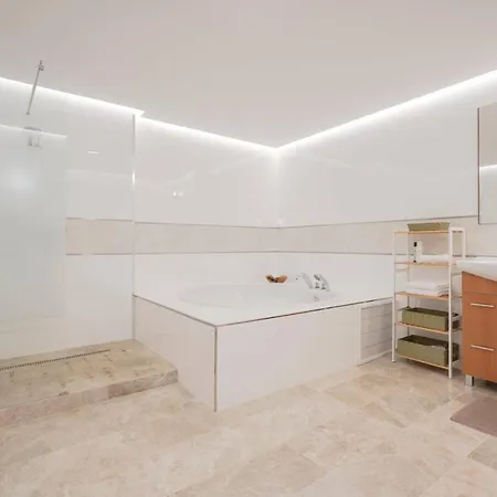 The Moss - Design In Prime Location - Walk To & *