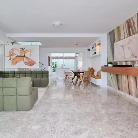 The Moss - Design In Prime Location - Walk To & Corralejo